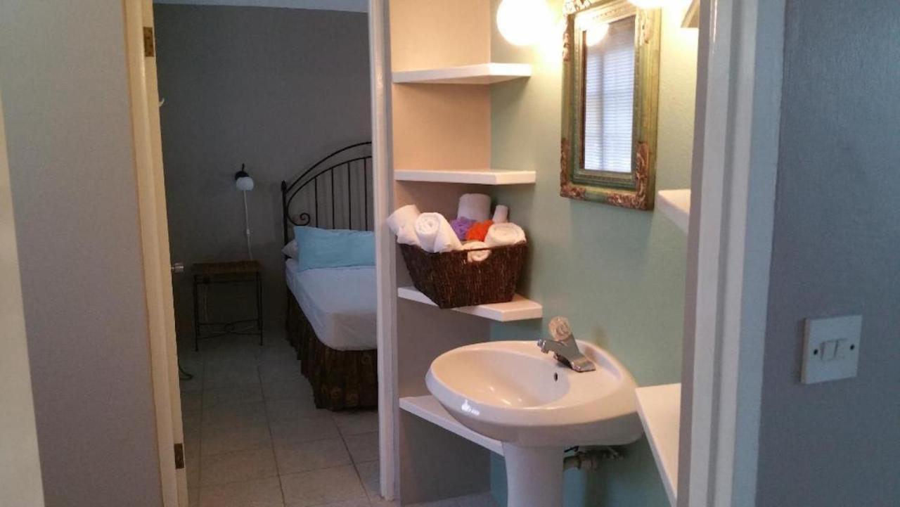 Kootney Resorts Portsmouth Esterno foto